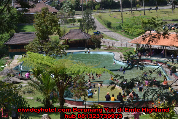 Ciwidey Hotel com | Kolam Renang Air Hangat Belerang eMTe Highland Resort